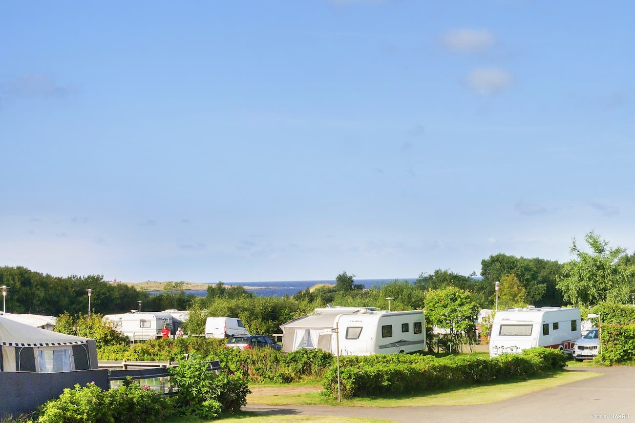 Blick auf das Wasser von den Dünen bei Camping Südschweden in Tylösand – Halmstad.