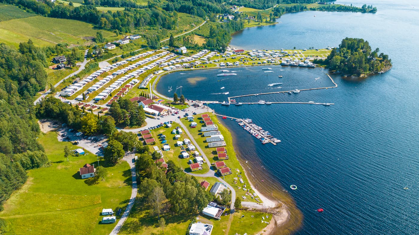 Familienfreundlicher Campingplatz in Telemark, direkt am Wasser.