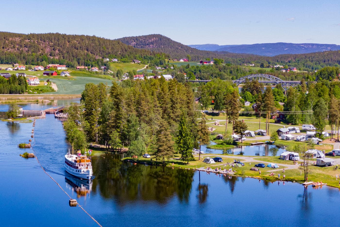 Camping am Telemarkkanal in Norwegen mit wunderschöner Aussicht und vielen Aktivitäten. First Camp Lunde - Telemark.