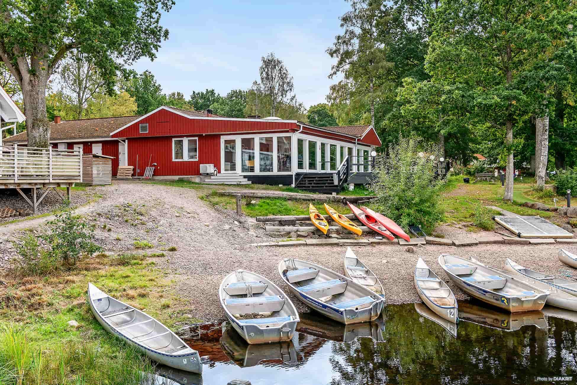 Sonnenuntergang über dem Möckeln-See bei Camping Südschweden in Älmhult.