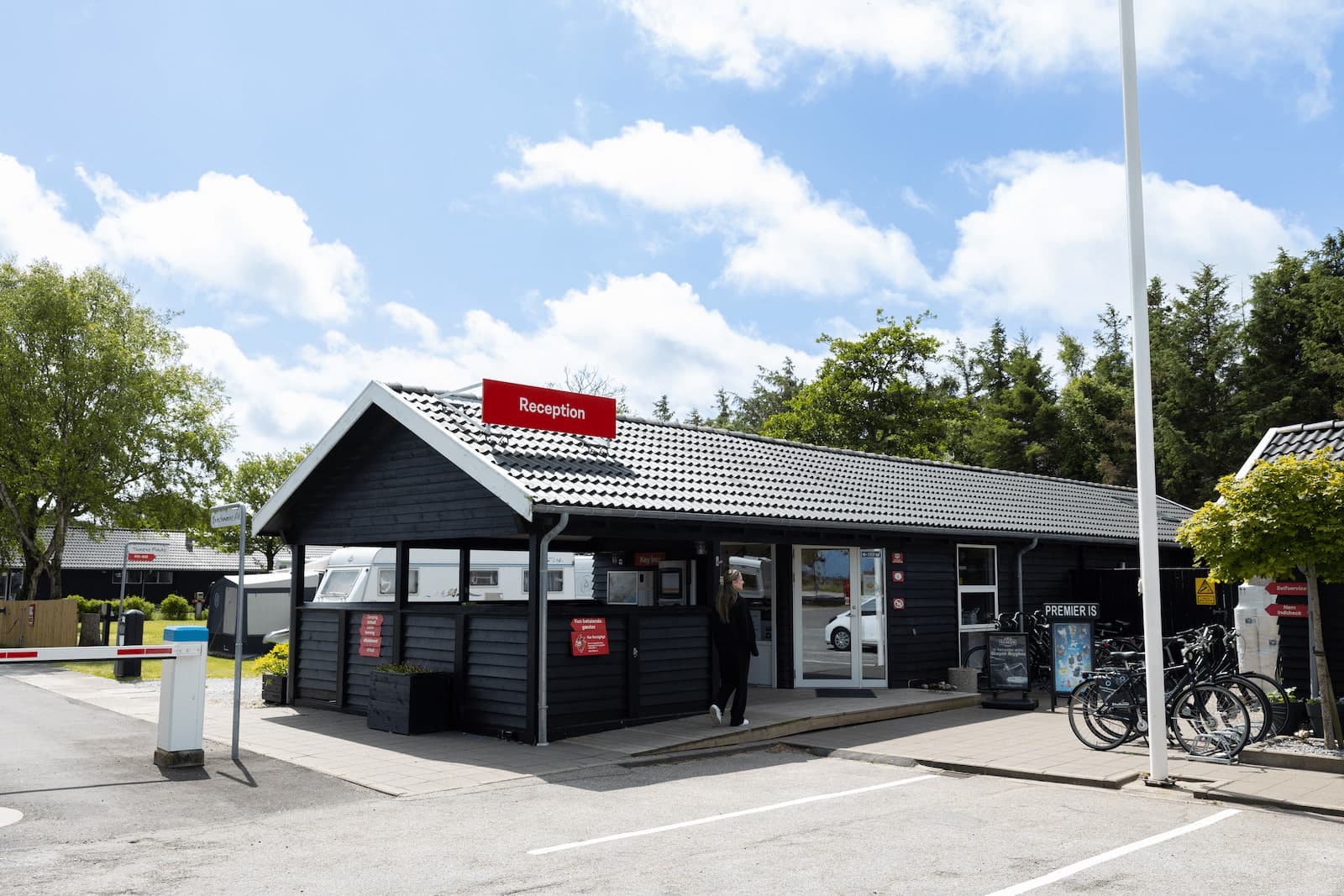 Barrierefreies WC und Sanitäranlagen im Servicegebäude auf First Camp Grenen Strand