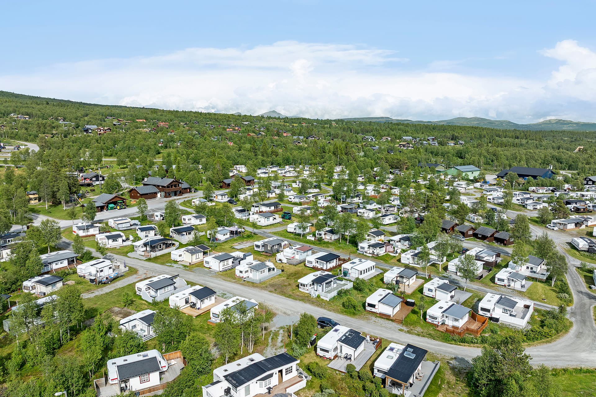 Saisonstellplatz in Beitostølen mit Wohnwagen in schöner Berglandschaft