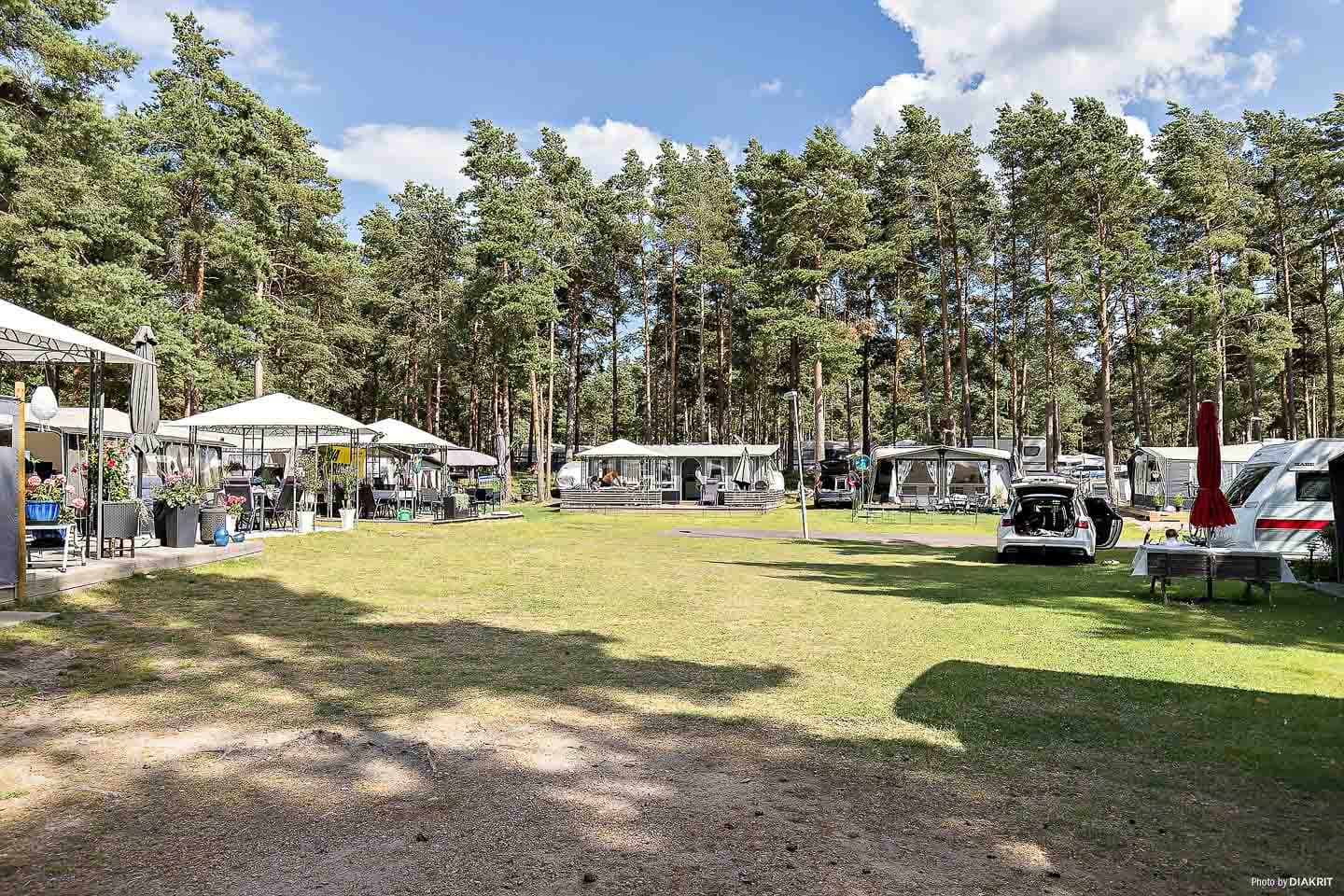 Campingplatz in Åhus mit grünen Stellplätzen und viel Platz