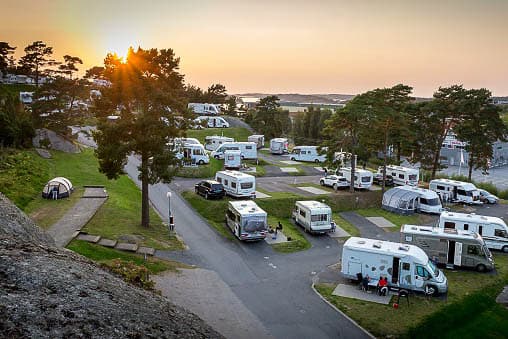 Camping in Strömstad mit Stellplätzen für Wohnwagen und Zelte