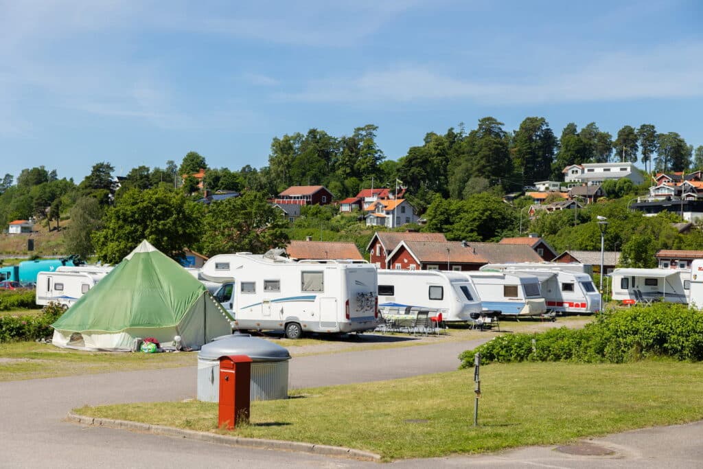 First Camp Kolmården – Norrköping – camping nära djurpark och Bråviken med stugor och naturnära upplevelser.