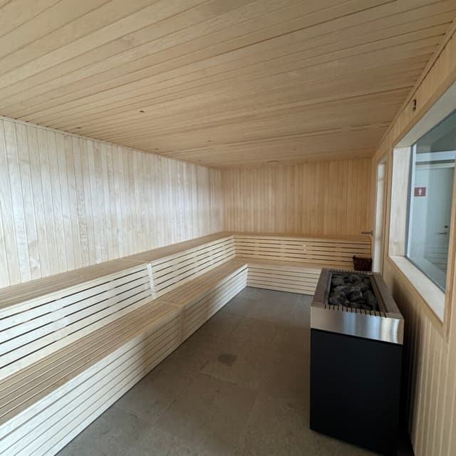 Bastu och relaxavdelning med utsikt över havet på First Camp Arcus - Luleå