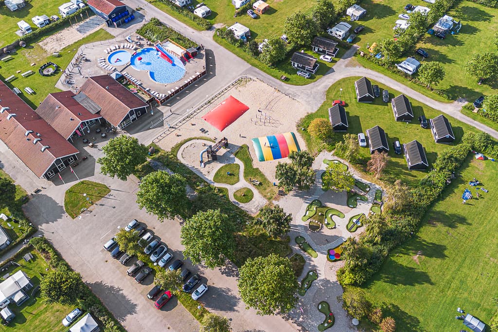 Campingplätze bei First Camp Bogense City mit Stromanschluss und Hecken