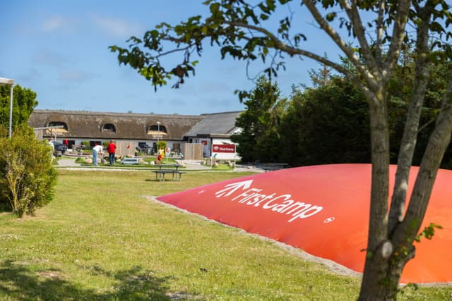 First Camp Klim Strand – Nordvestjyllands campingplads nær strand, badeland og mange aktiviteter.