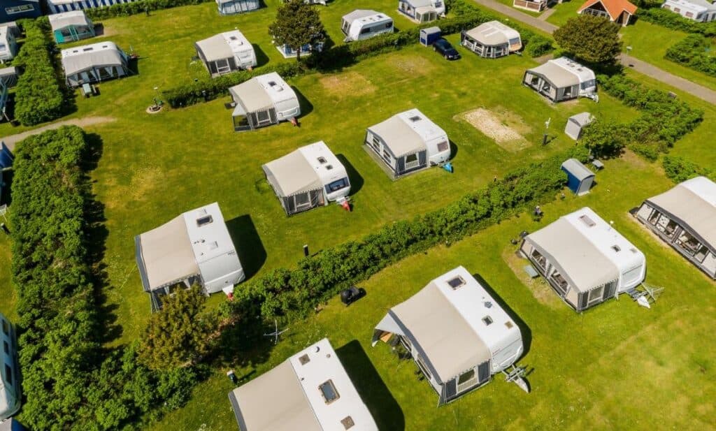 Campingplätze nahe Servicegebäuden und Spielplatz in Bogense