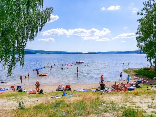 Badplatsen i Charlottenberg en solig sommardag