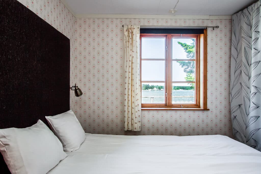 Sovrum för Sjövillan - en stuga på Herrgårdsliv i Värmland.