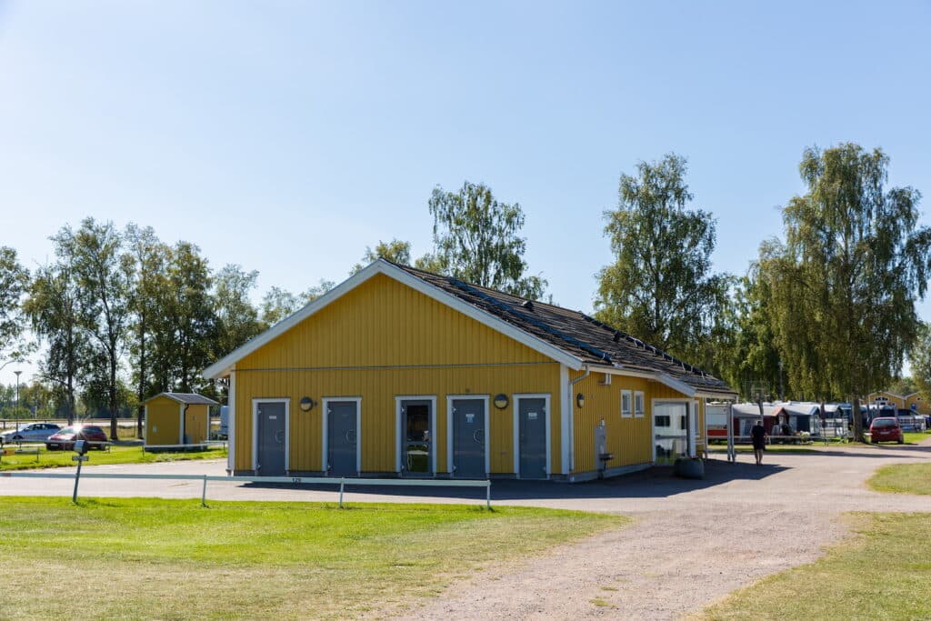 Servicehus och faciliteter på First Camp Vadstena - Vättern